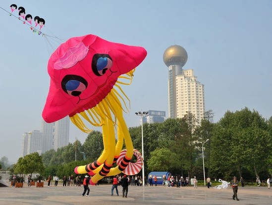 Flying Kites, Wuhan Travel， Wuhan Guide