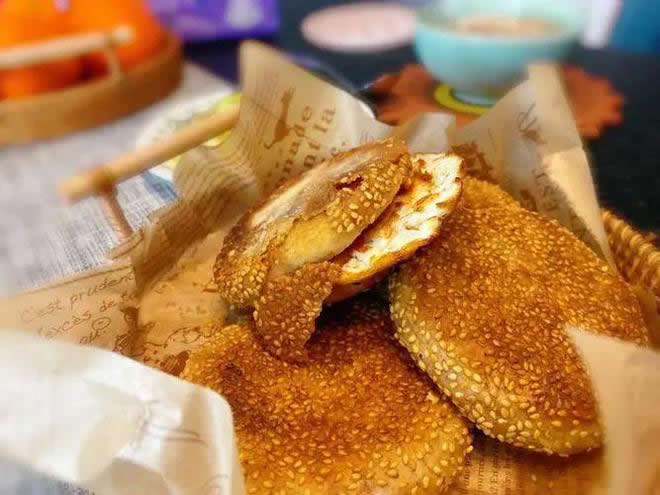 The sesame sauce pancake（麻酱烧饼)